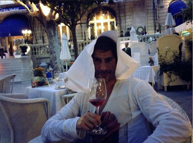 Michał Piróg trzyma stronę Marceli Leszczak