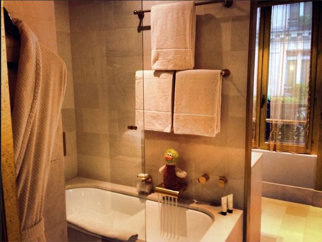 Marcin Tyszka kąpie swojego... ptaka (FOTO) Marcin Tyszka kąpie swojego... ptaka (FOTO)