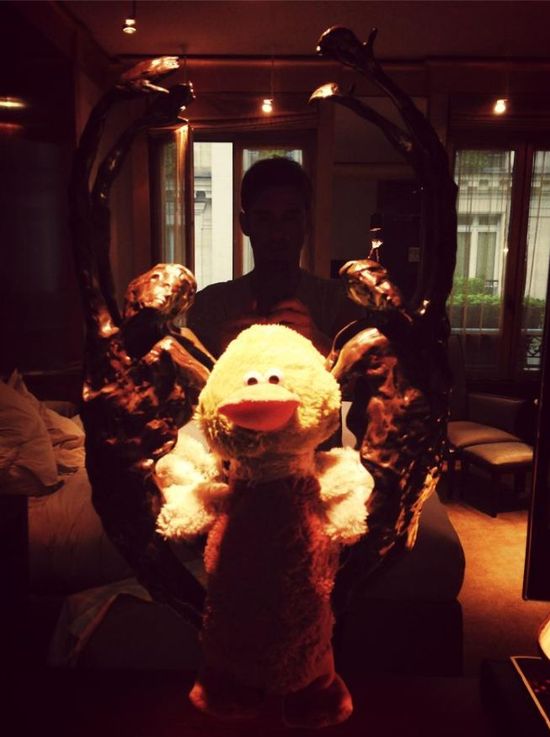 Marcin Tyszka kąpie swojego... ptaka (FOTO) Marcin Tyszka kąpie swojego... ptaka (FOTO)