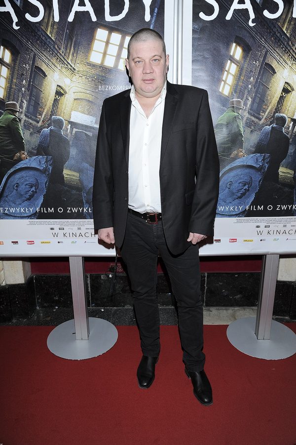 Pudzian jako ksiądz i Mucha w roli prostytutki (FOTO)