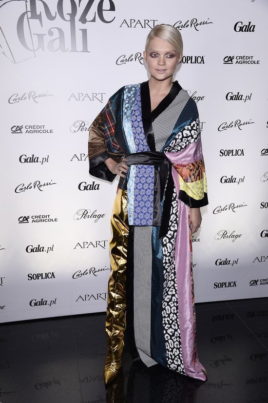 Kto pojawił się na ściance w szlafroku? (FOTO)