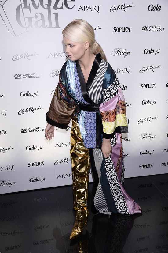 Kto pojawił się na ściance w szlafroku? (FOTO)