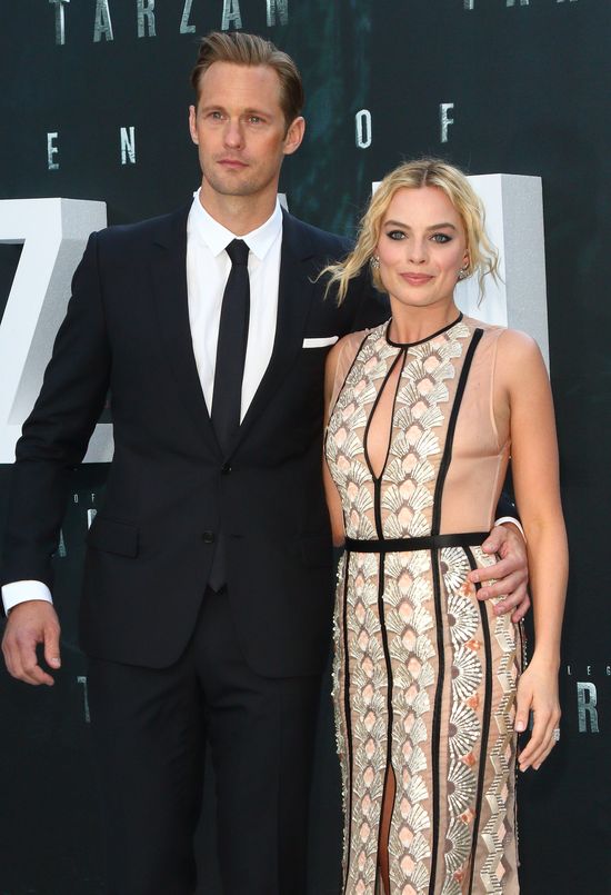 Gdyby nie pomoc Alexandra, Margot umarłaby ze wstydu na czerwonym dywanie!