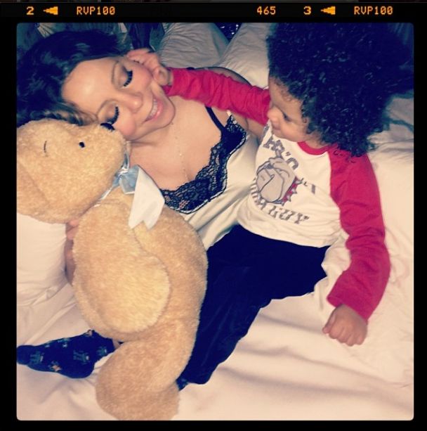 Mariah Carey ponownie bez makijażu i w piżamie (FOTO)