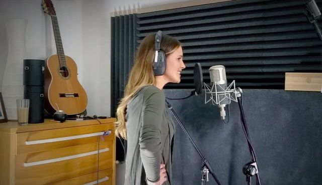 Po 3 latach przerwy w karierze MARINA NAGRAŁA PIOSENKĘ!