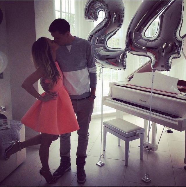 Wojtek Szczęsny i Marina mają powody do świętowania (FOTO)