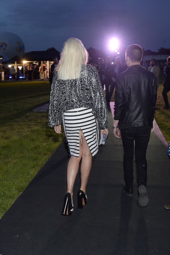 Pęknięta spódnica i spanxy u Marysi Sadowskiej! (FOTO)