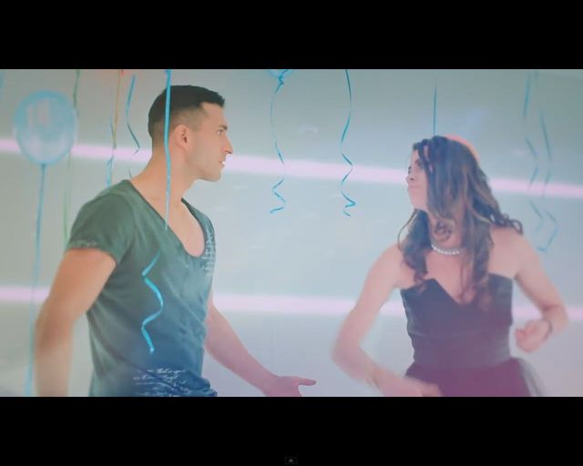 Półnagi Rafał Maślak w klipie zespołu disco polo [VIDEO]