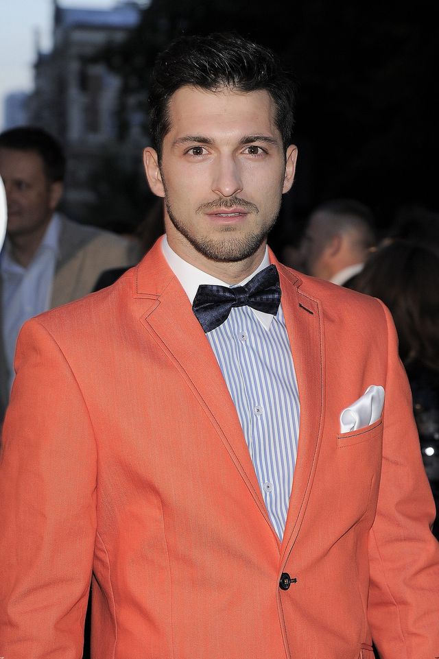 Niejedna chciałaby, żeby ten pan przyrządził jej rybkę! FOTO