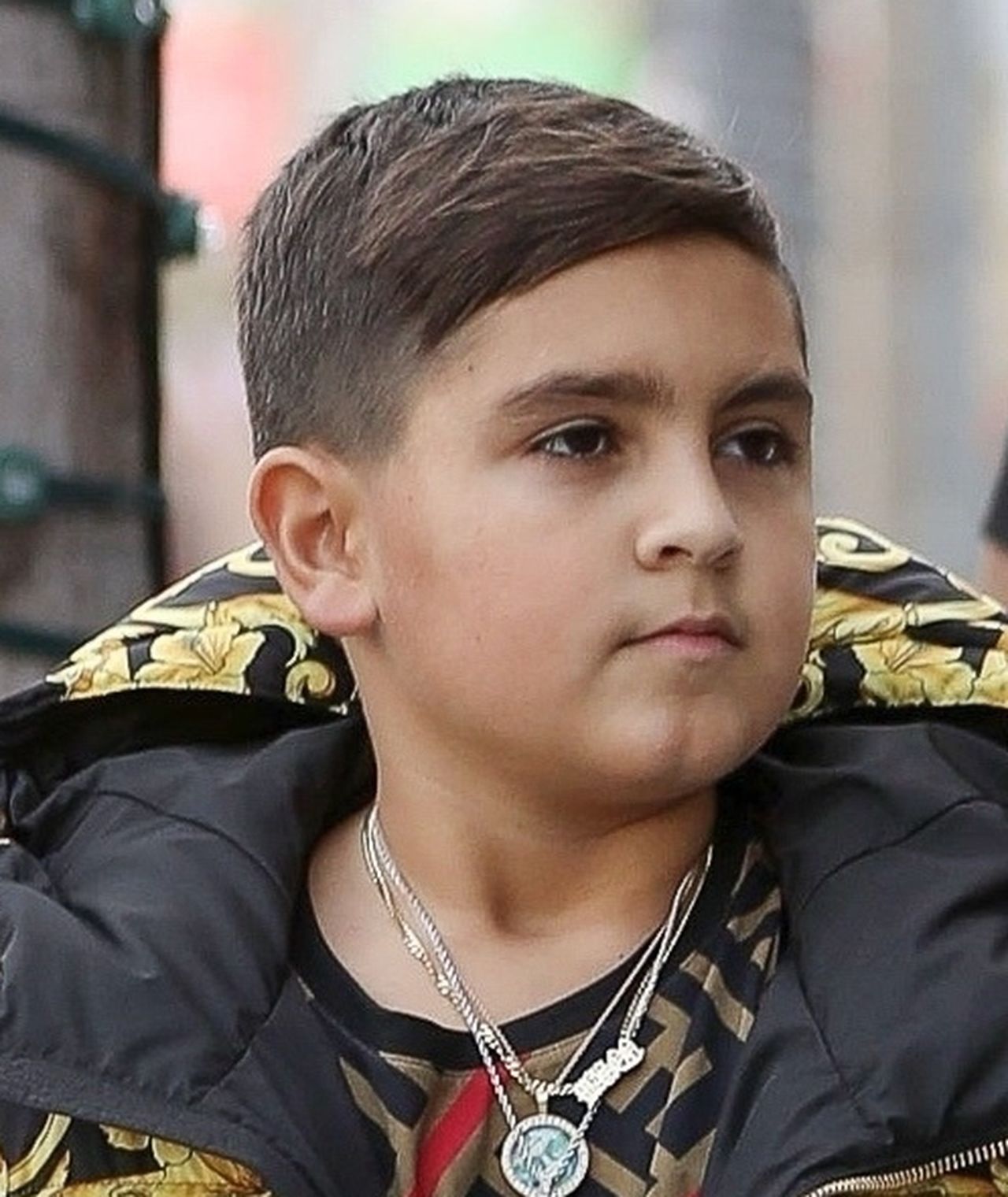 9-letni syn celebrytki w wypasionej kurtce Versace (ZDJĘCIA)