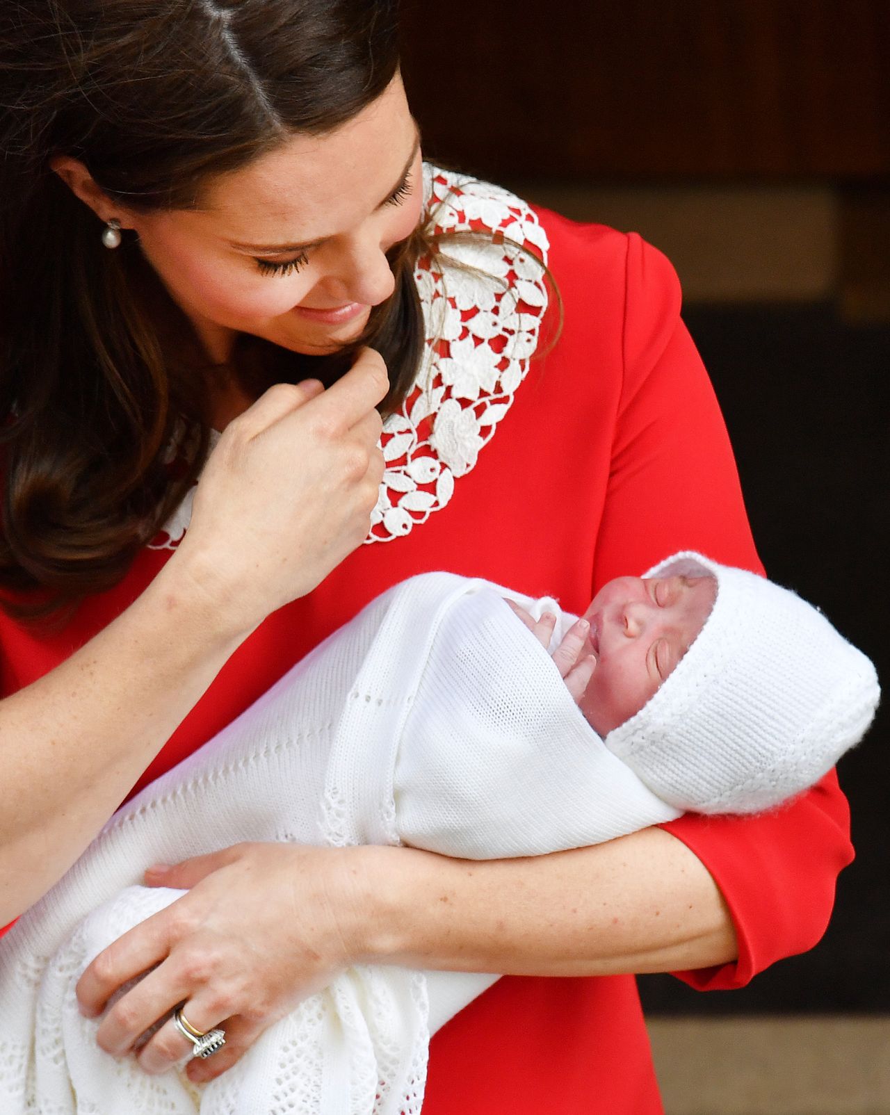 Mowa ciała księżnej Kate zdradza, jaką jest mamą