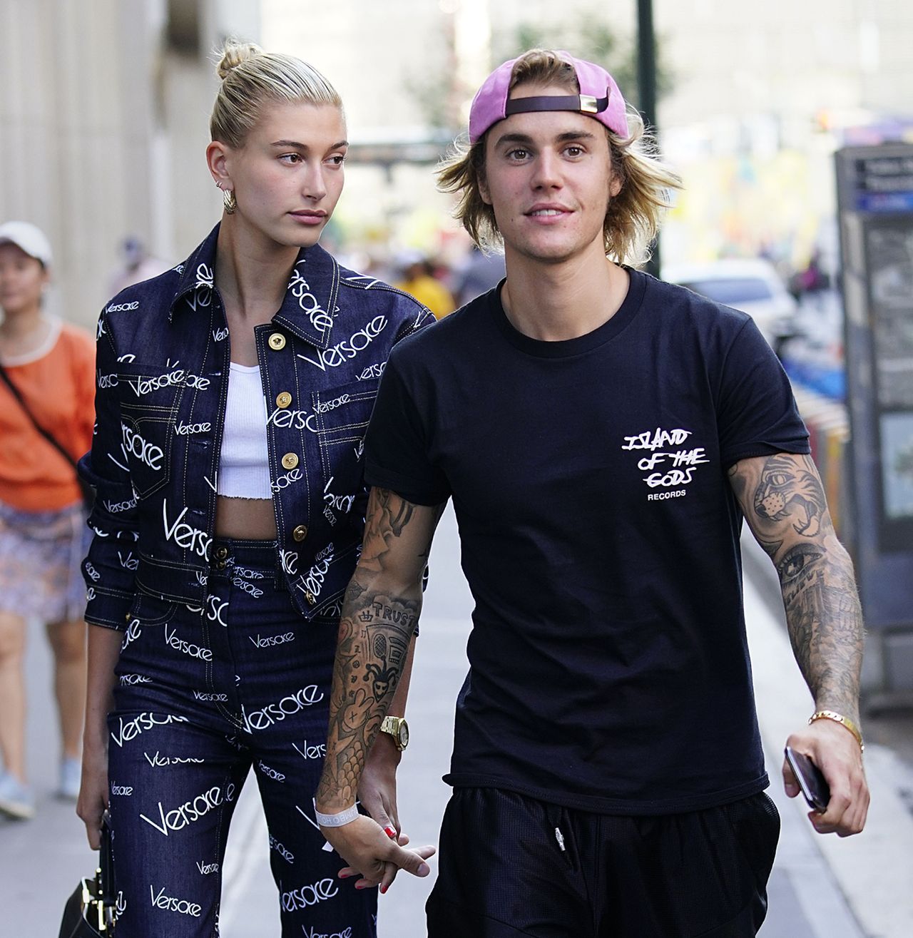 Hailey Baldwin W KOŃCU powiedziała o ślubie - People pisał, że 13 września wyszł