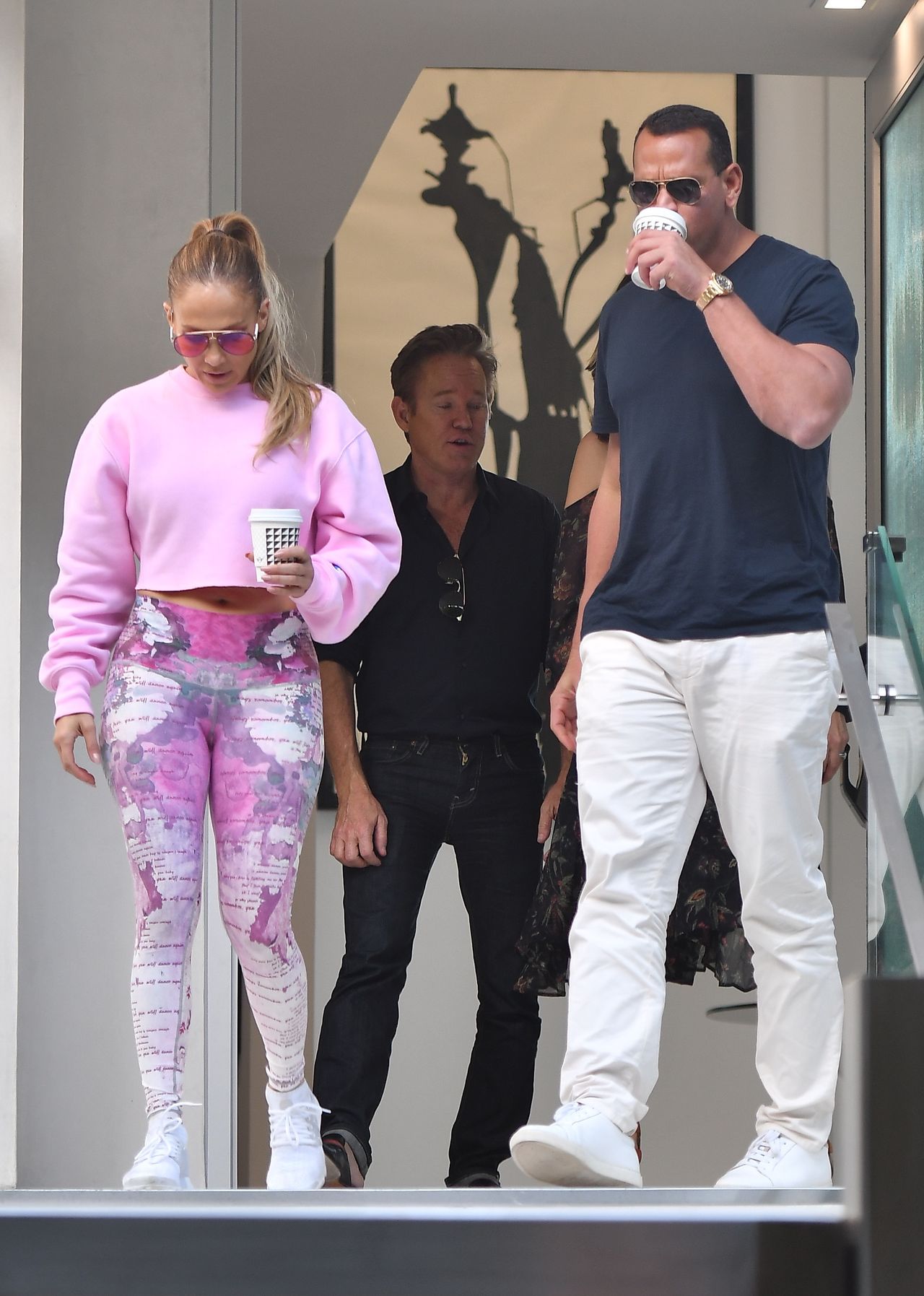 Jennifer Lopez w kwiecistych legginsach (ZDJĘCIA) Jennifer Lopez w kwiecistych legginsach (ZDJĘCIA)