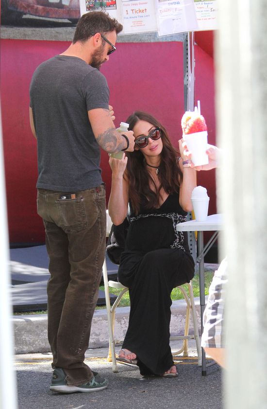  Megan Fox z mężem na spacerze. Jeden szczegół przyciągnął uwagę mediów