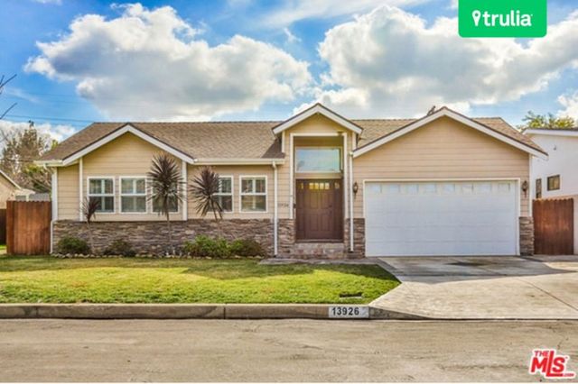 Ten dom gwiazdorskiej pary wygląda niepozornie... (FOTO) Ten dom gwiazdorskiej pary wygląda niepozornie... (FOTO)