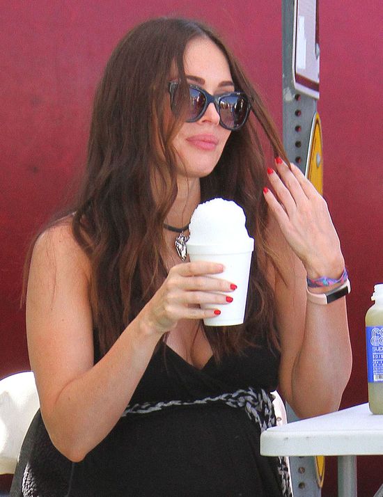  Megan Fox z mężem na spacerze. Jeden szczegół przyciągnął uwagę mediów