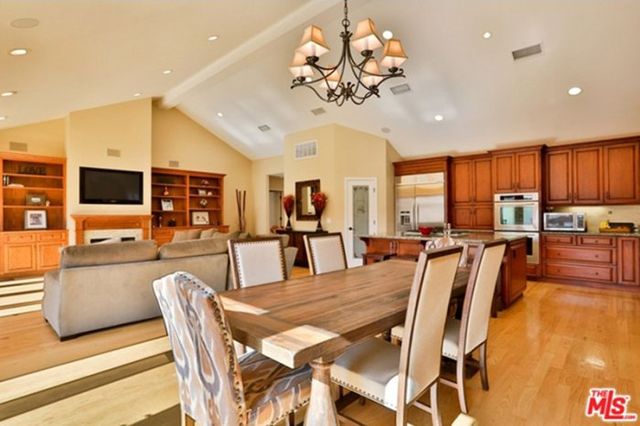 Ten dom gwiazdorskiej pary wygląda niepozornie... (FOTO) Ten dom gwiazdorskiej pary wygląda niepozornie... (FOTO)