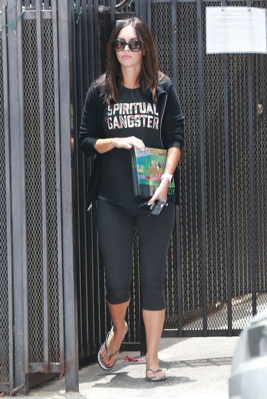 Megan Fox w ciąży stawia na wygodę (FOTO)