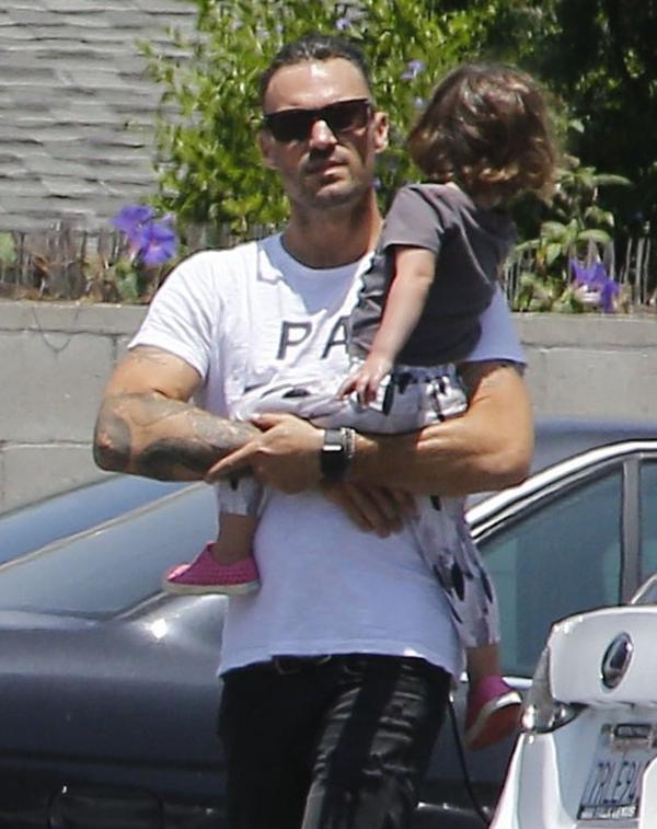 PIĘKNIEJSZA niż kiedykolwiek Megan Fox pozuje z niedawno urodzonym synkiem (Ins) PIĘKNIEJSZA niż kiedykolwiek Megan Fox pozuje z niedawno urodzonym synkiem (Ins)