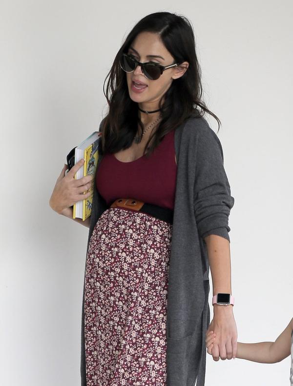 PIĘKNIEJSZA niż kiedykolwiek Megan Fox pozuje z niedawno urodzonym synkiem (Ins) PIĘKNIEJSZA niż kiedykolwiek Megan Fox pozuje z niedawno urodzonym synkiem (Ins)