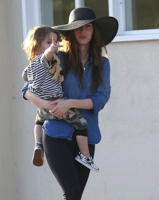 Rodzinka Megan Fox przyłapana w komplecie (FOTO) Rodzinka Megan Fox przyłapana w komplecie (FOTO)