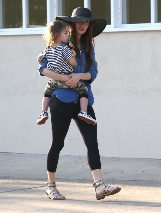 Rodzinka Megan Fox przyłapana w komplecie (FOTO) Rodzinka Megan Fox przyłapana w komplecie (FOTO)