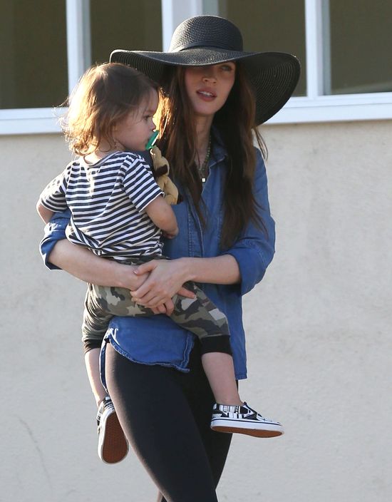 Rodzinka Megan Fox przyłapana w komplecie (FOTO) Rodzinka Megan Fox przyłapana w komplecie (FOTO)