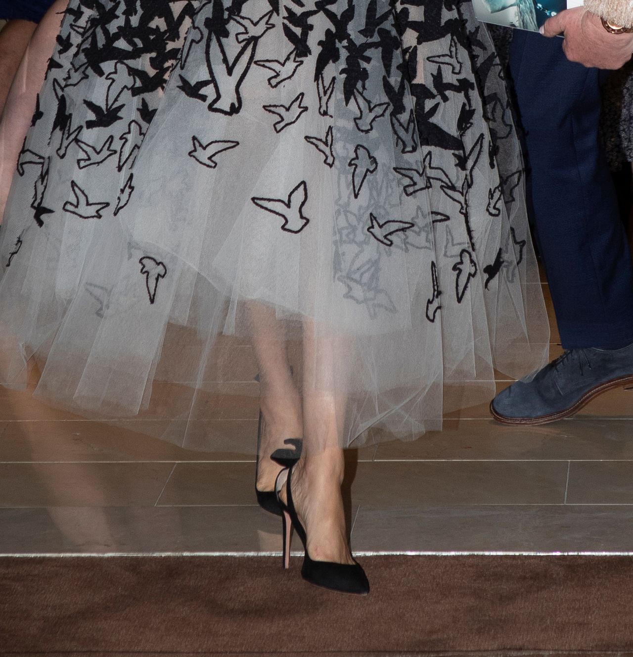 Księżna Meghan ZACHWYCIŁA w kreacji od Oscara de la Renty za 10 000 funtów