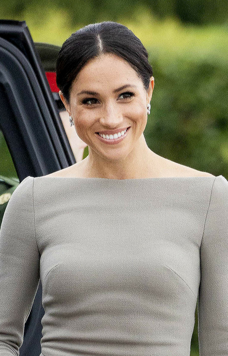 Książę Karol jest WŚCIEKŁY na Meghan za jej zachcianki dotyczące ubrań Książę Karol jest WŚCIEKŁY na Meghan za jej zachcianki dotyczące ubrań