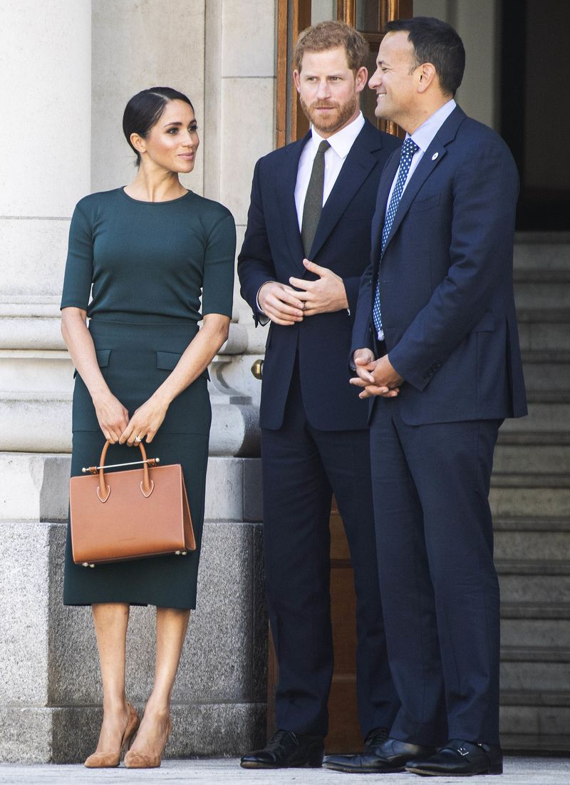 Meghan Markle w ołówkowej sukience w Dublinie (ZDJĘCIA)