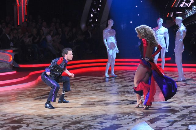 Mela: Trzymam ramę, choć nie mam jednej ręki