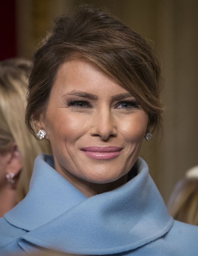 To dlatego Melania Trump tak dziwnie zachowywała się podczas inauguracji! To dlatego Melania Trump tak dziwnie zachowywała się podczas inauguracji!