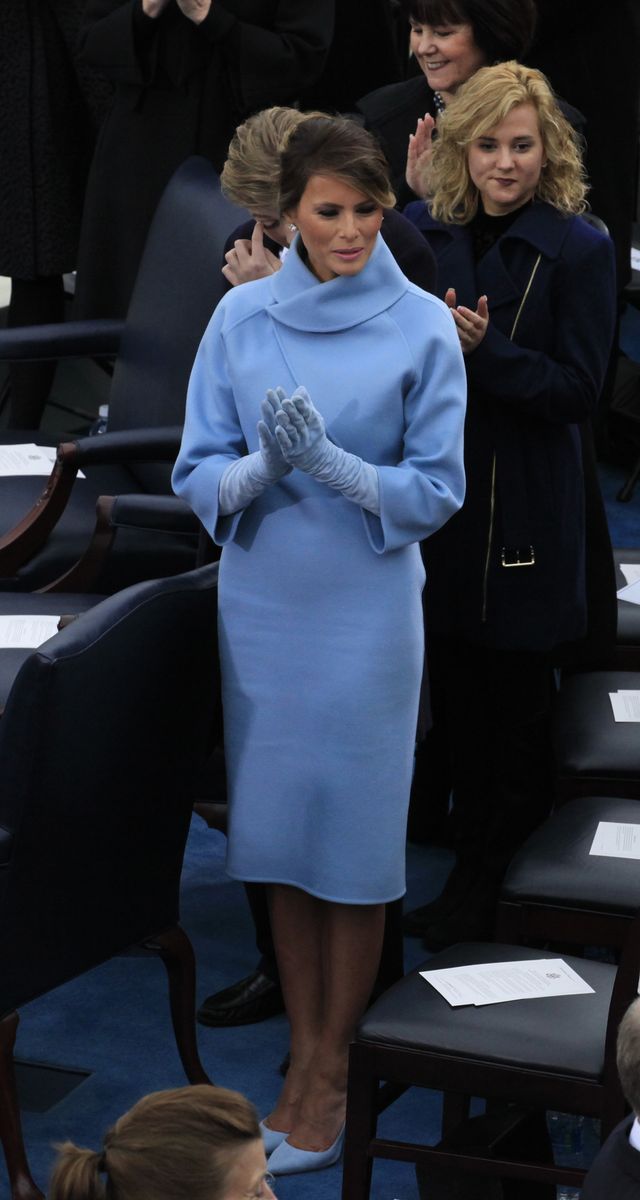 To dlatego Melania Trump tak dziwnie zachowywała się podczas inauguracji! To dlatego Melania Trump tak dziwnie zachowywała się podczas inauguracji!