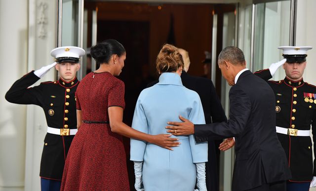 Barack Obama złapał Melanię Trump za PUPĘ? Musisz zobaczyć to zdjęcie