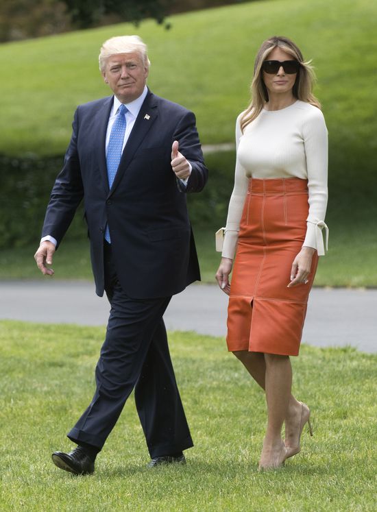 Oto odpowiedź! Dlaczego Melania Trump nie chciała złapać męża za rękę