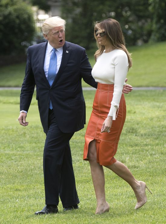 Oto odpowiedź! Dlaczego Melania Trump nie chciała złapać męża za rękę