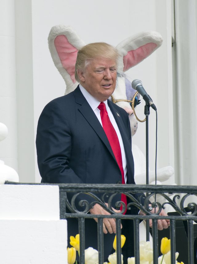 Co robi Melania Trump, gdy jej mąż przestaje na nią patrzeć? Co robi Melania Trump, gdy jej mąż przestaje na nią patrzeć?