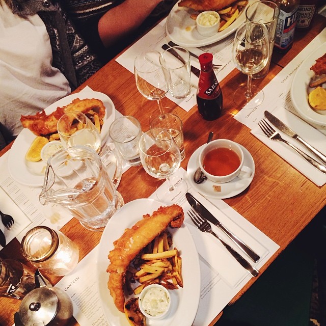 Jedna wcina owsiankę, druga raczy się pizzą (FOTO) Jedna wcina owsiankę, druga raczy się pizzą (FOTO)