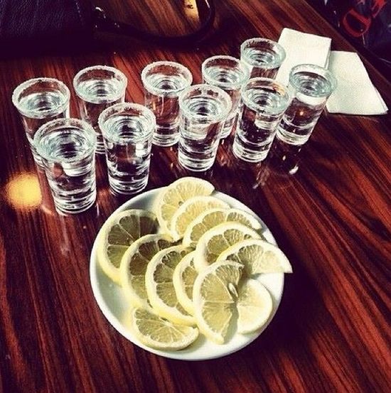 Czy Jessikę Mercedes boli dzisiaj głowa? (FOTO)