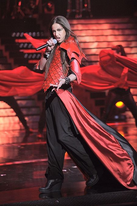 Michał Szpak w koczku i z wachlarzem (FOTO)