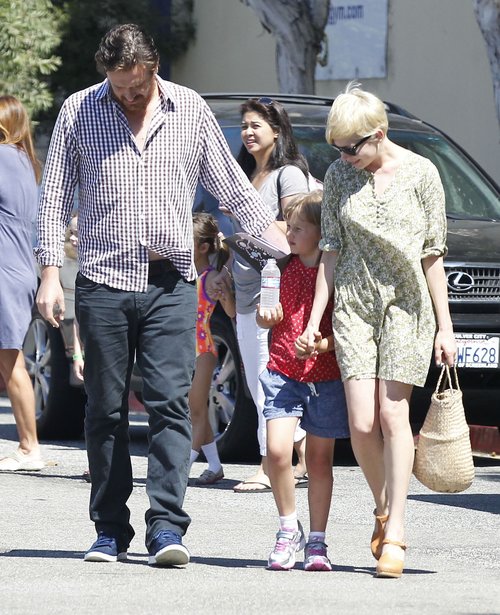 Jason Segel szczęśliwy ze swoimi dziewczynami (FOTO)