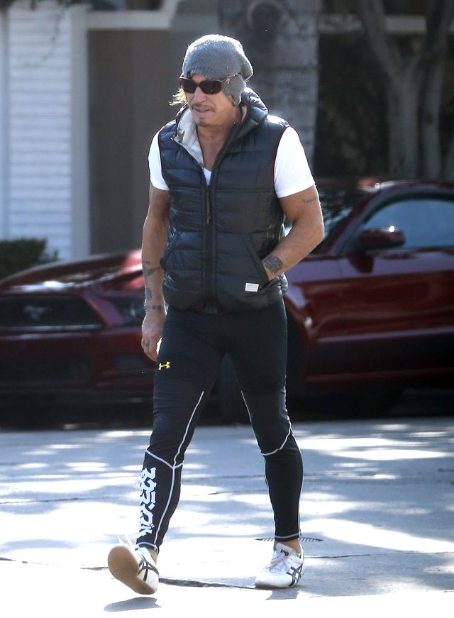  Mickey Rourke przyciąga wzrok tam, gdzie nie trzeba (FOTO)