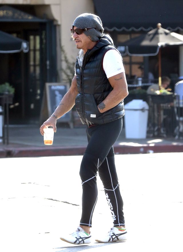  Mickey Rourke przyciąga wzrok tam, gdzie nie trzeba (FOTO)