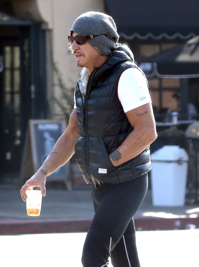  Mickey Rourke przyciąga wzrok tam, gdzie nie trzeba (FOTO)
