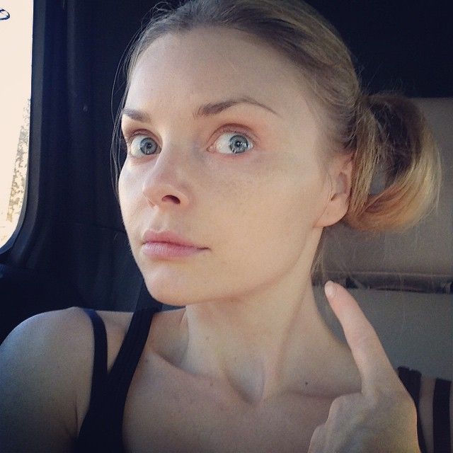 Iza Miko BEZ MAKIJAŻU (FOTO)