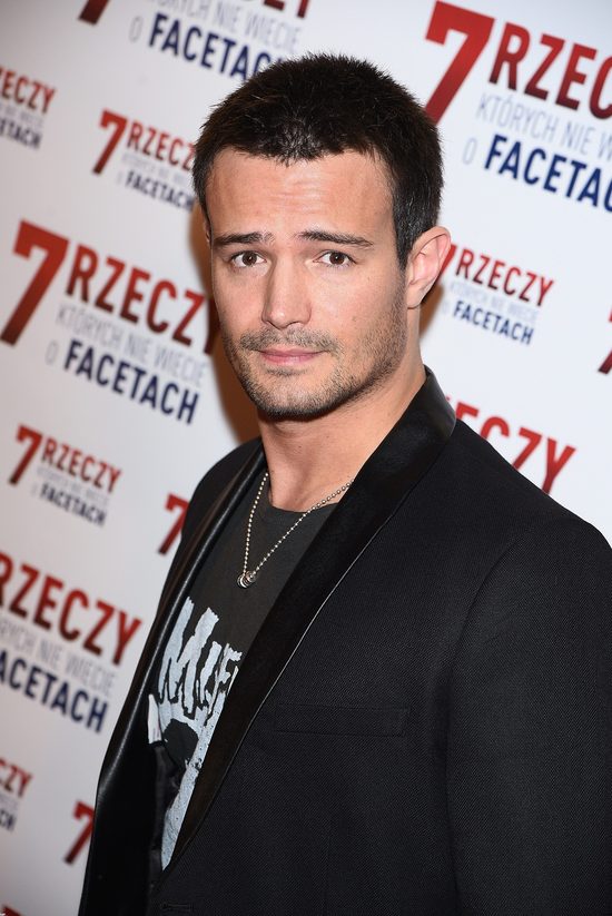 Mikołaj Krawczyk SAM na premierze filmu (FOTO)