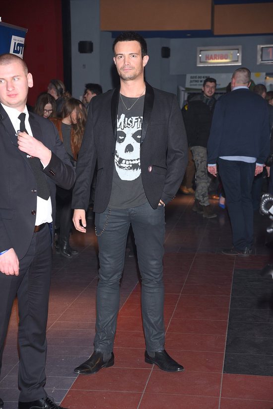 Mikołaj Krawczyk SAM na premierze filmu (FOTO)