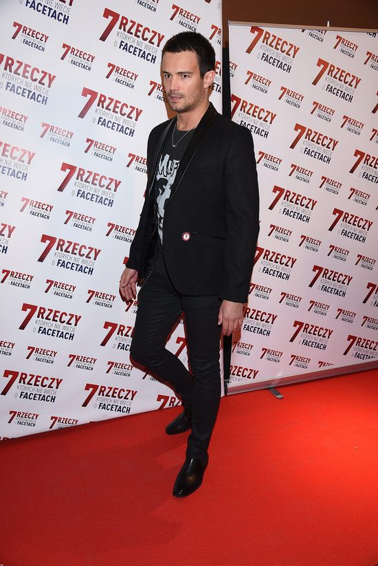 Mikołaj Krawczyk SAM na premierze filmu (FOTO)