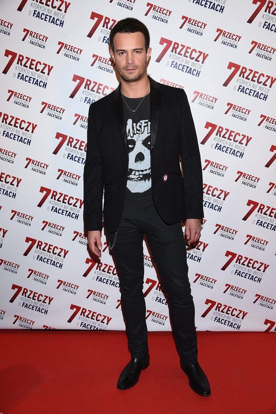 Mikołaj Krawczyk SAM na premierze filmu (FOTO)