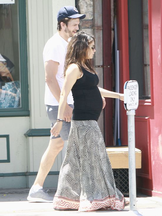 Ashton Kutcher porzucił ciężarną Milę Kunis?